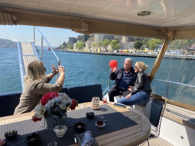 Exklusive private Bosporus-Yachttour: 2 Stunden Luxus & Kultur